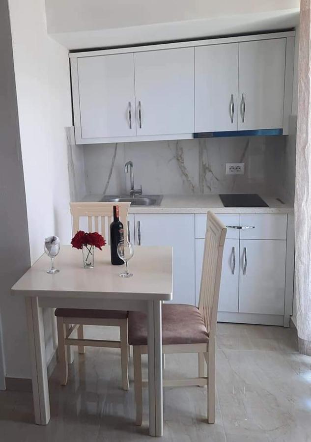 Green Apartments Ksamil Bagian luar foto